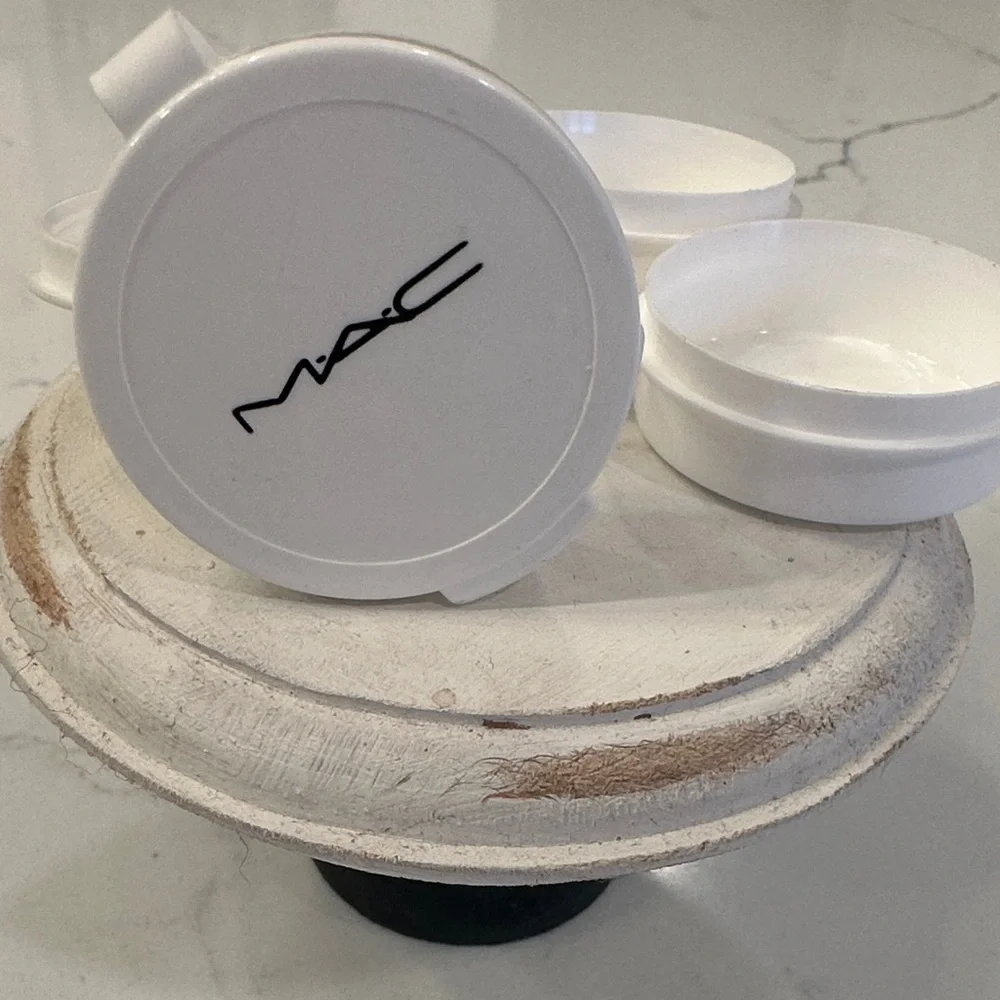 Vintage MAC White Refillable Compact Pods Set - Picture 3 of 7